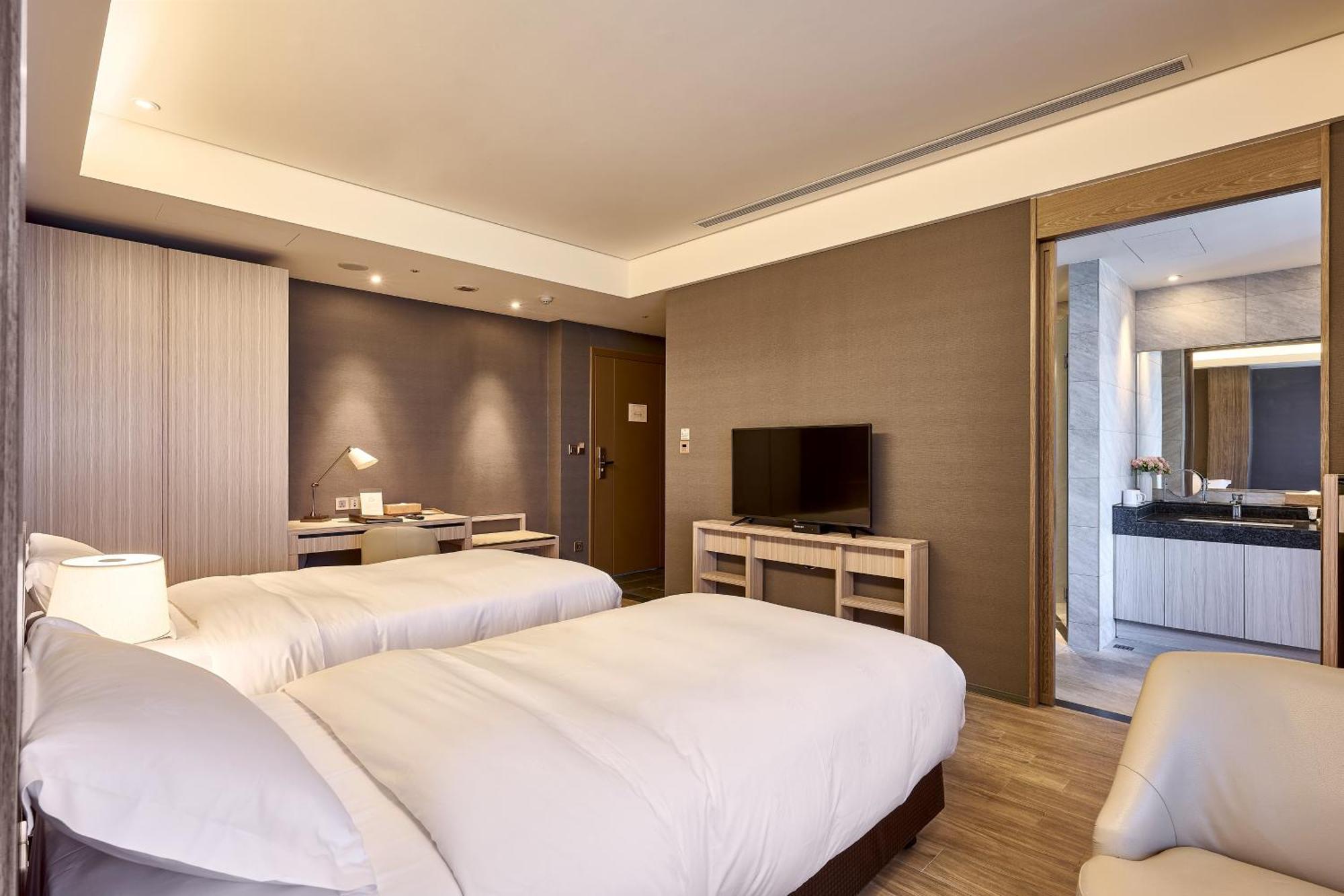 לודונג Cuncyue Hot Spring Resort חדר תמונה Deluxe Twin Room