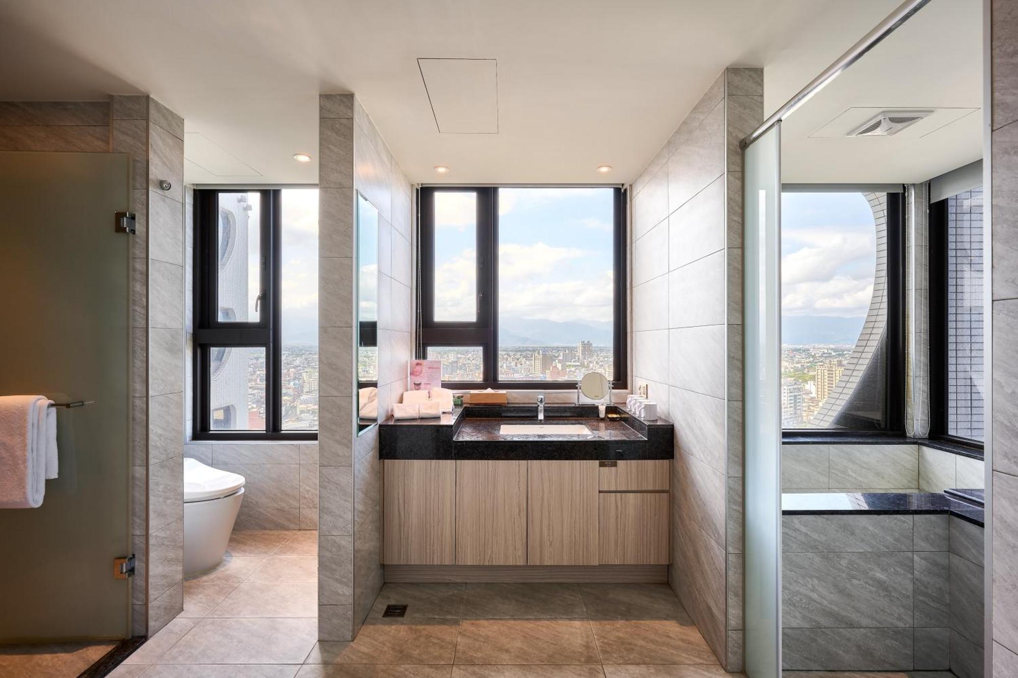 לודונג Cuncyue Hot Spring Resort חדר תמונה Bathroom