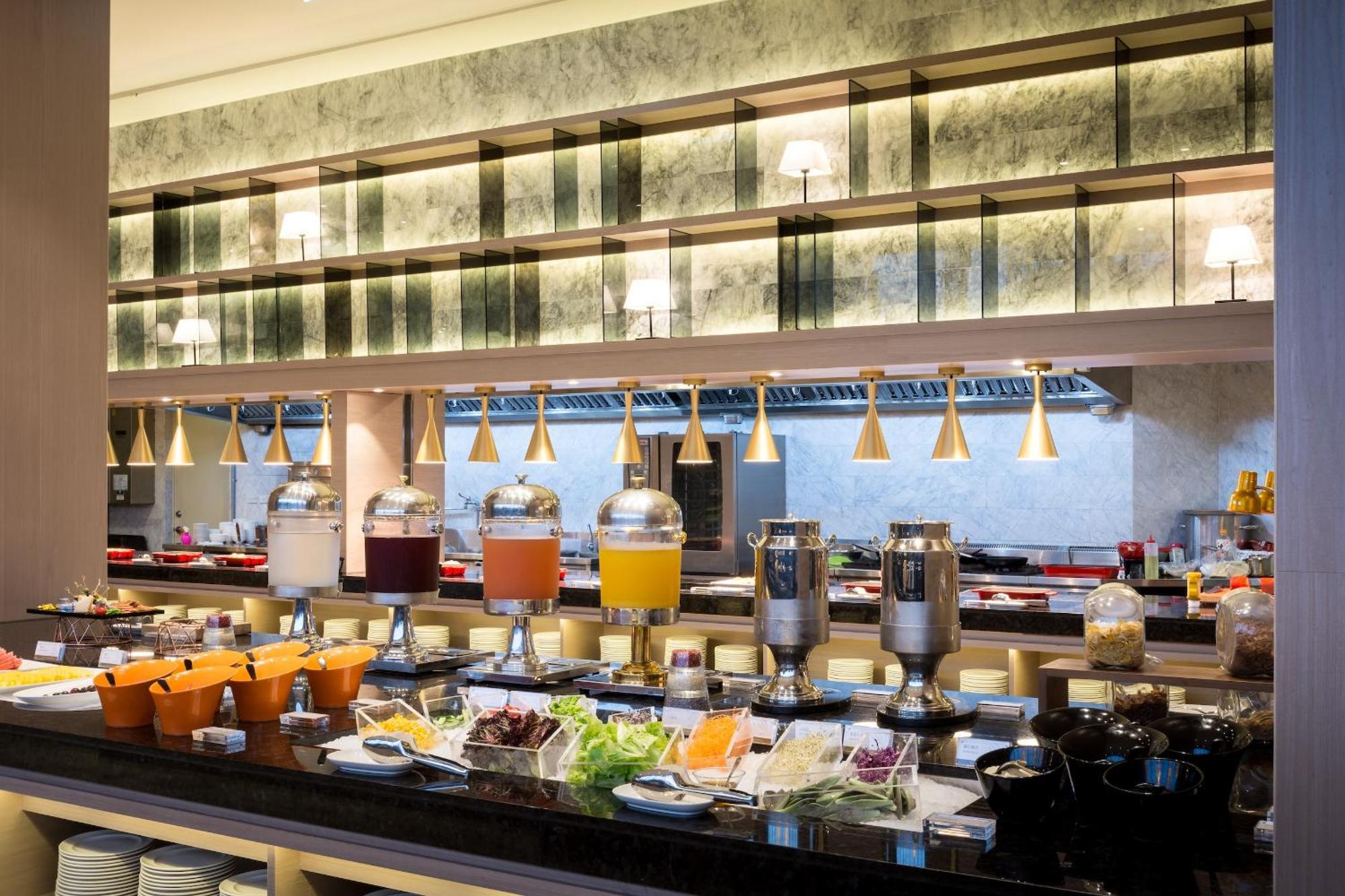 לודונג Cuncyue Hot Spring Resort מראה חיצוני תמונה The buffet at the hotel