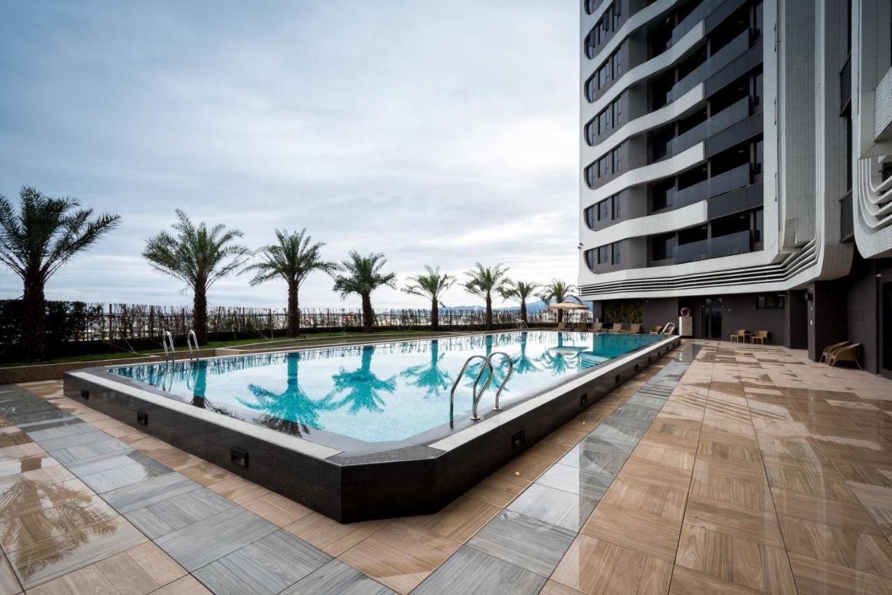 לודונג Cuncyue Hot Spring Resort מראה חיצוני תמונה The swimming pool