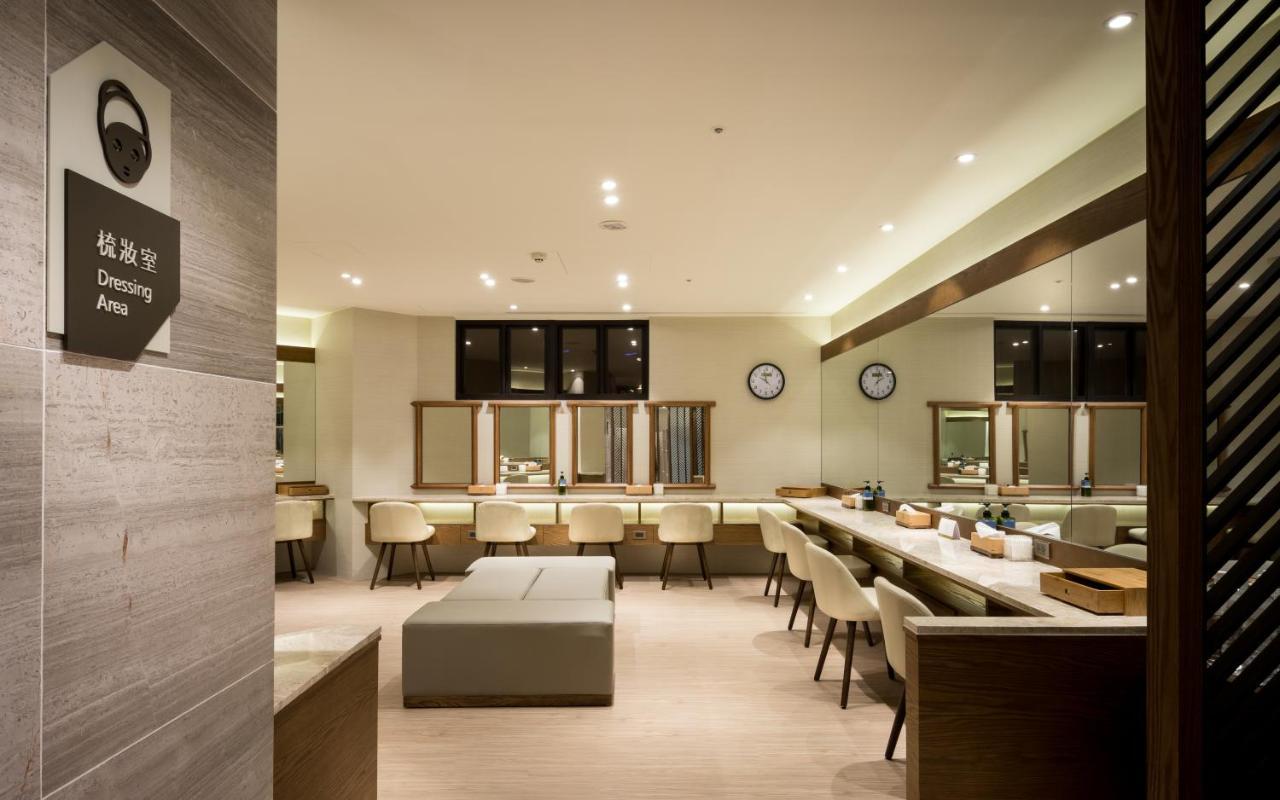 לודונג Cuncyue Hot Spring Resort מראה חיצוני תמונה The dressing room at the Hong Kong Convention and Exhibition Centre